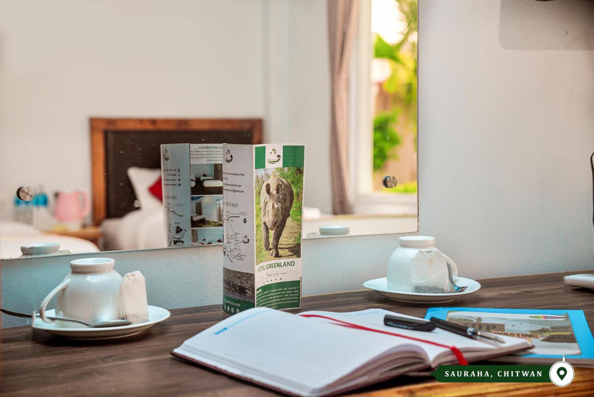 Greenland Safari, Sauraha Exterior foto
